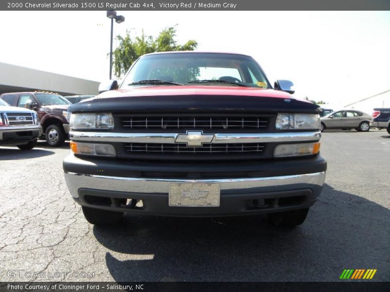 Victory Red / Medium Gray 2000 Chevrolet Silverado 1500 LS Regular Cab 4x4