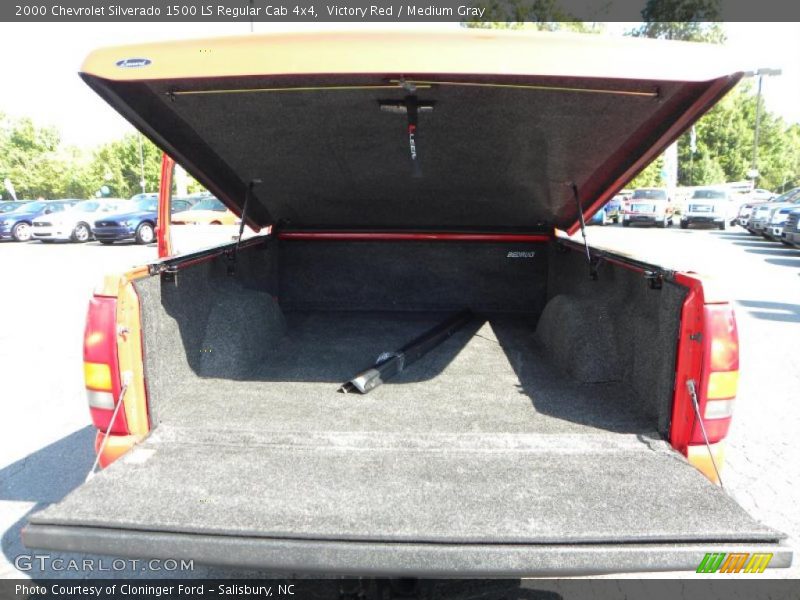 Victory Red / Medium Gray 2000 Chevrolet Silverado 1500 LS Regular Cab 4x4