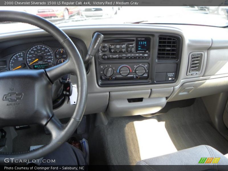 Victory Red / Medium Gray 2000 Chevrolet Silverado 1500 LS Regular Cab 4x4