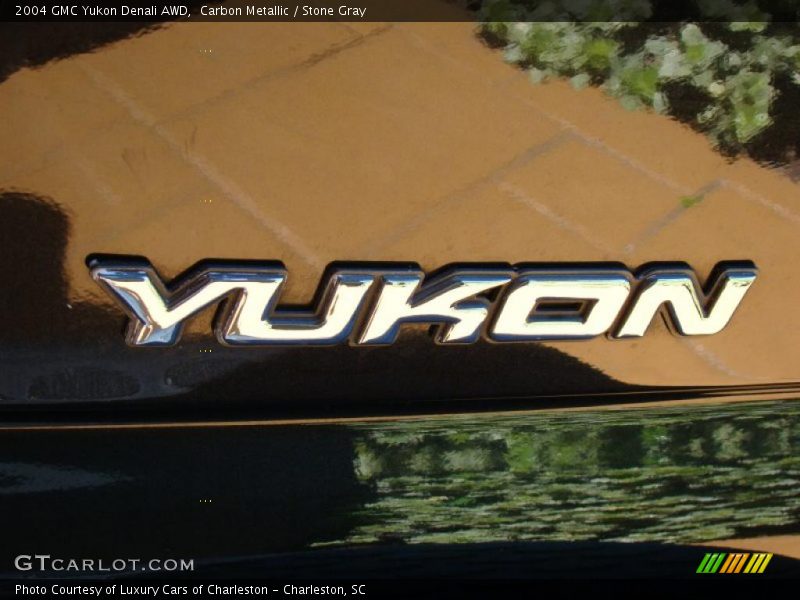 Carbon Metallic / Stone Gray 2004 GMC Yukon Denali AWD