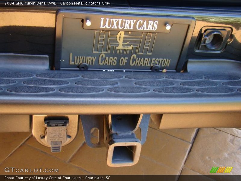 Carbon Metallic / Stone Gray 2004 GMC Yukon Denali AWD