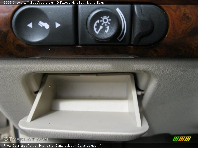 Light Driftwood Metallic / Neutral Beige 2005 Chevrolet Malibu Sedan