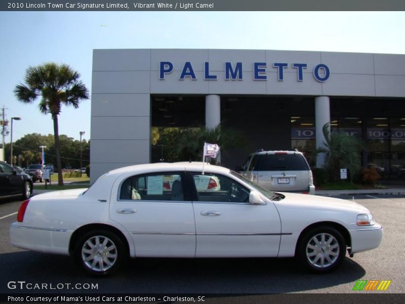 Vibrant White / Light Camel 2010 Lincoln Town Car Signature Limited