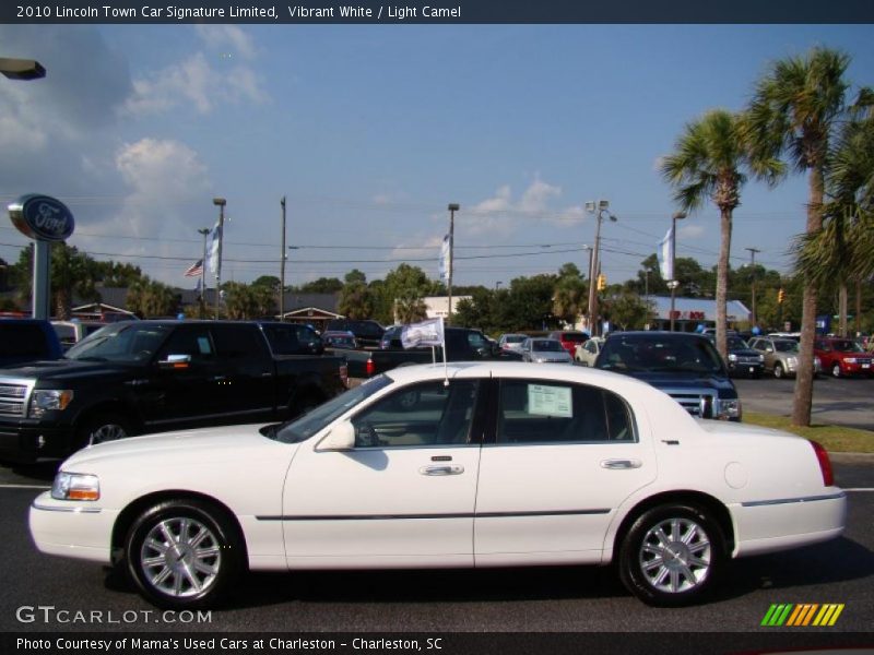 Vibrant White / Light Camel 2010 Lincoln Town Car Signature Limited
