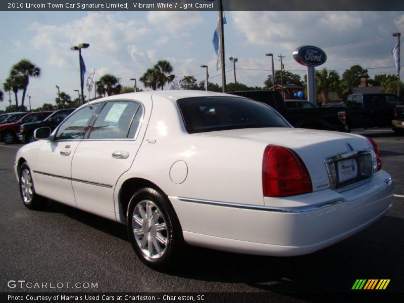 Vibrant White / Light Camel 2010 Lincoln Town Car Signature Limited