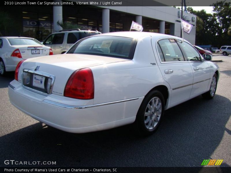 Vibrant White / Light Camel 2010 Lincoln Town Car Signature Limited