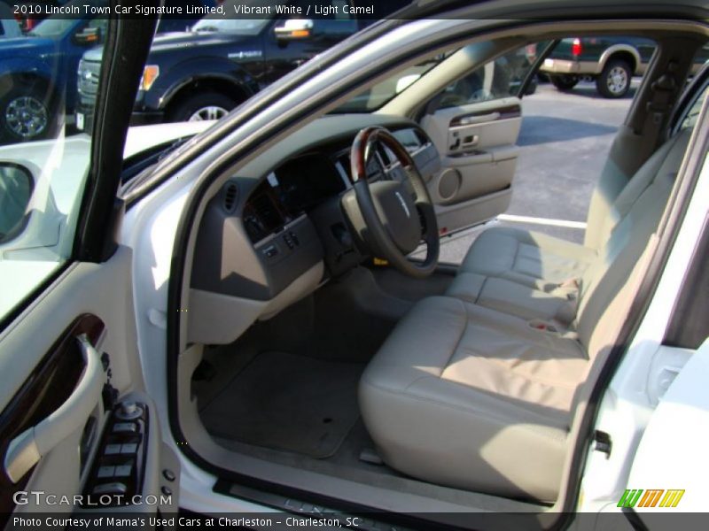 Vibrant White / Light Camel 2010 Lincoln Town Car Signature Limited