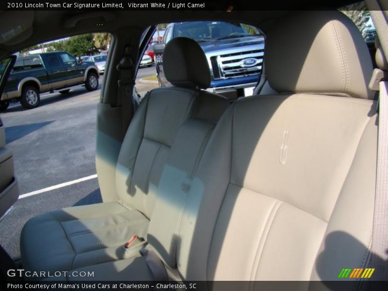 Vibrant White / Light Camel 2010 Lincoln Town Car Signature Limited