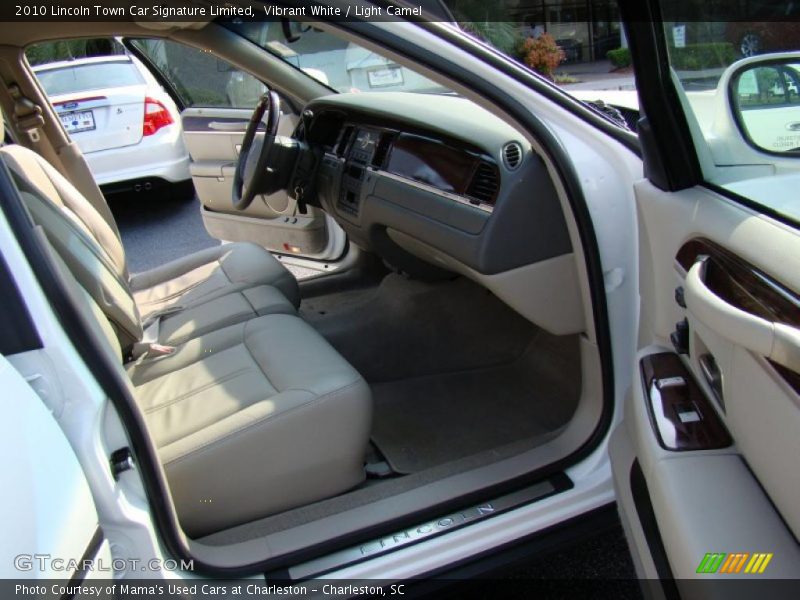 Vibrant White / Light Camel 2010 Lincoln Town Car Signature Limited