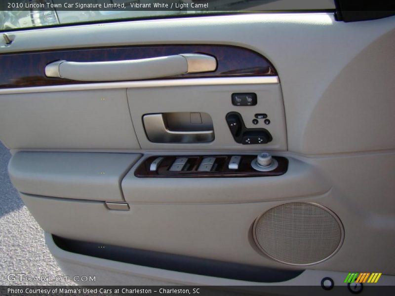 Vibrant White / Light Camel 2010 Lincoln Town Car Signature Limited