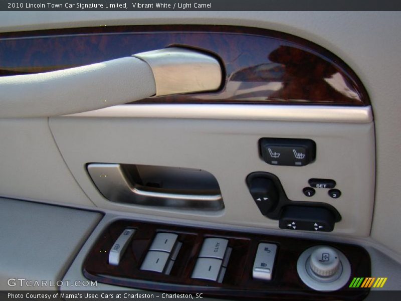 Vibrant White / Light Camel 2010 Lincoln Town Car Signature Limited
