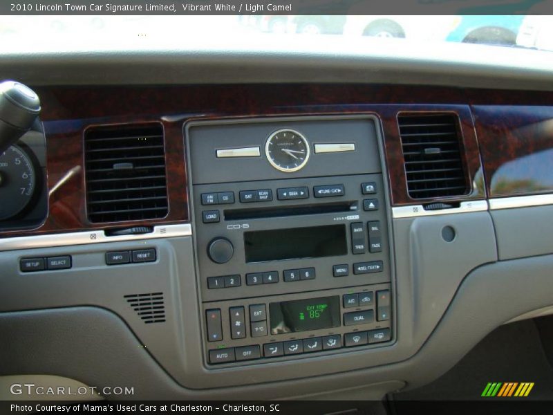 Vibrant White / Light Camel 2010 Lincoln Town Car Signature Limited