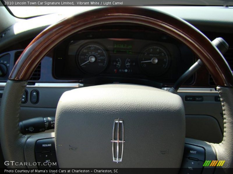 Vibrant White / Light Camel 2010 Lincoln Town Car Signature Limited