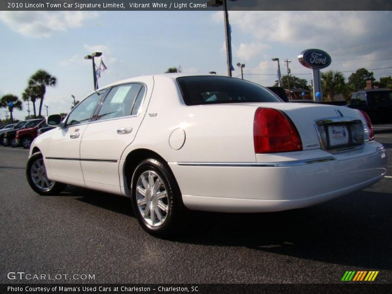 Vibrant White / Light Camel 2010 Lincoln Town Car Signature Limited
