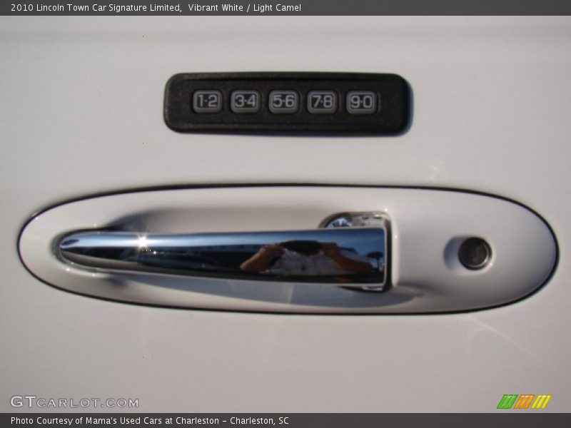 Vibrant White / Light Camel 2010 Lincoln Town Car Signature Limited