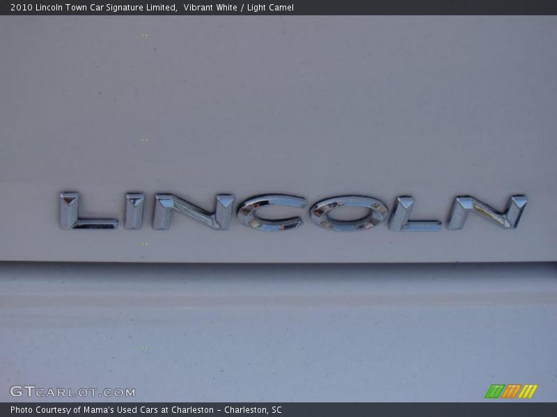 Vibrant White / Light Camel 2010 Lincoln Town Car Signature Limited
