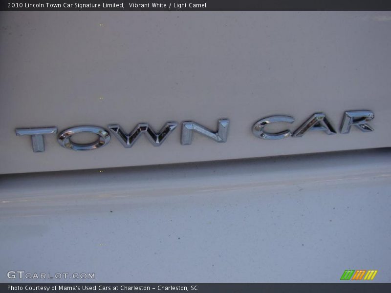 Vibrant White / Light Camel 2010 Lincoln Town Car Signature Limited