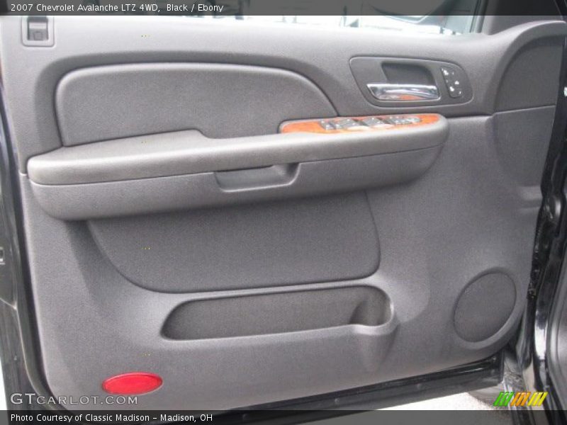 Black / Ebony 2007 Chevrolet Avalanche LTZ 4WD