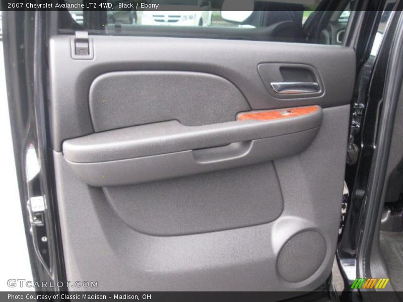 Black / Ebony 2007 Chevrolet Avalanche LTZ 4WD