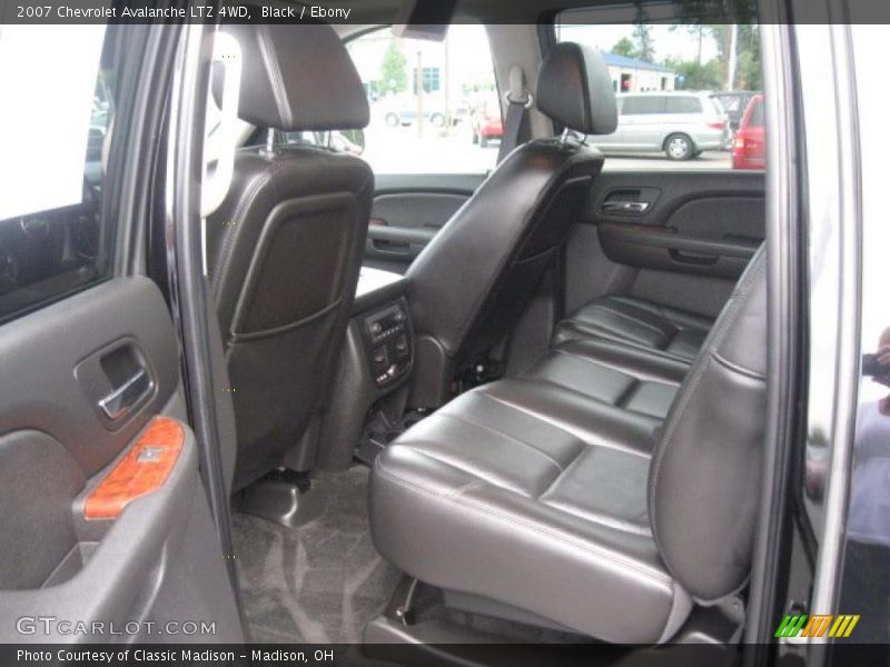 Black / Ebony 2007 Chevrolet Avalanche LTZ 4WD