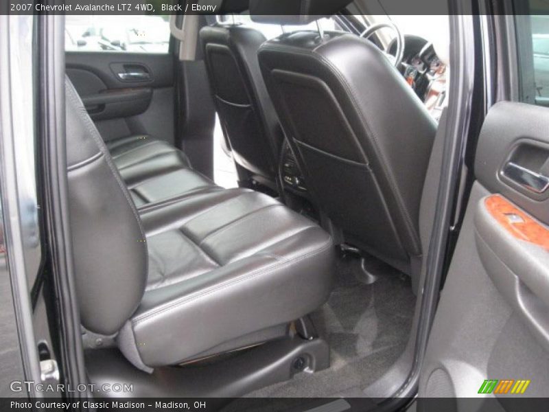 Black / Ebony 2007 Chevrolet Avalanche LTZ 4WD