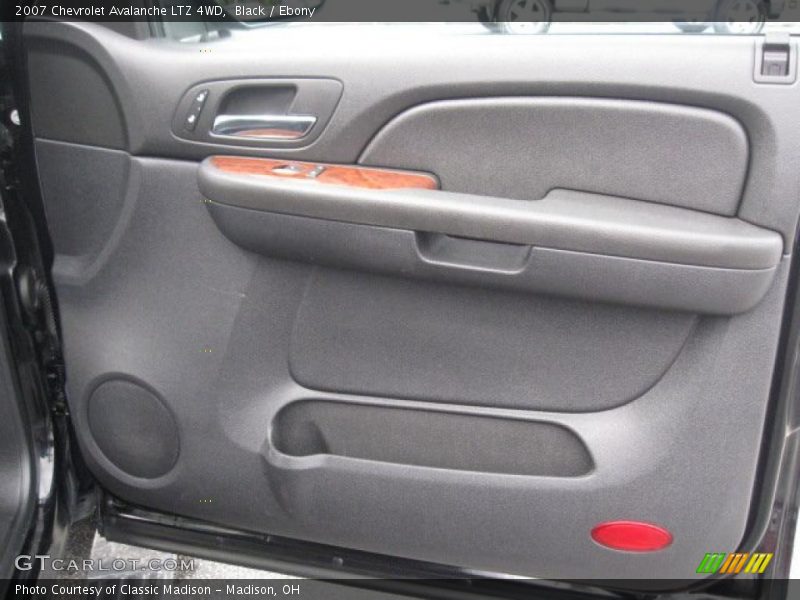 Black / Ebony 2007 Chevrolet Avalanche LTZ 4WD