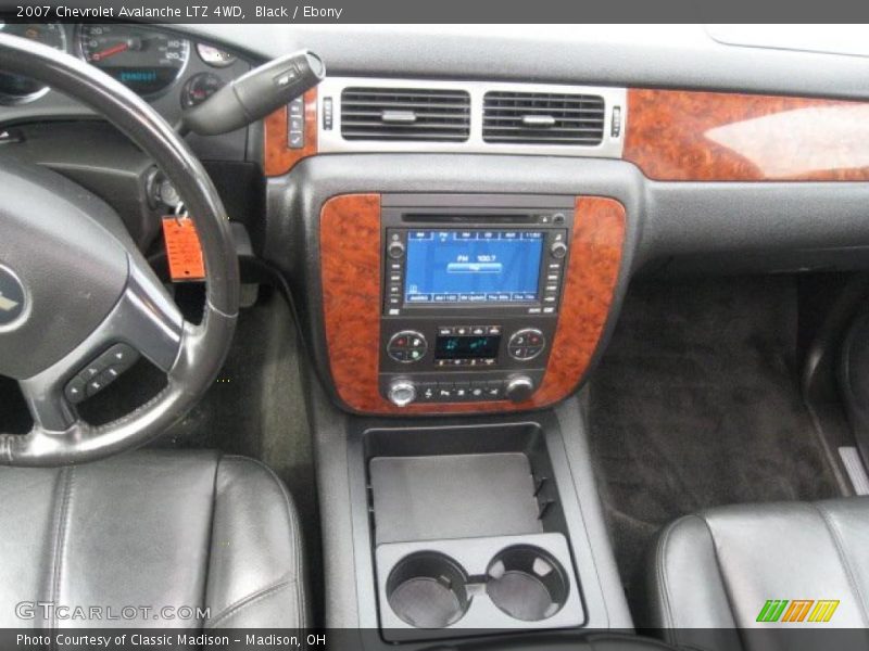 Black / Ebony 2007 Chevrolet Avalanche LTZ 4WD
