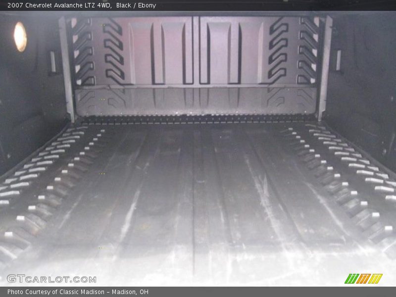 Black / Ebony 2007 Chevrolet Avalanche LTZ 4WD