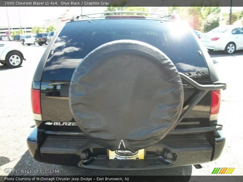 Onyx Black / Graphite Gray 2000 Chevrolet Blazer LS 4x4