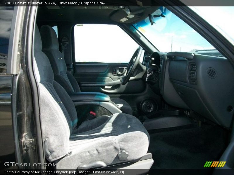 Onyx Black / Graphite Gray 2000 Chevrolet Blazer LS 4x4