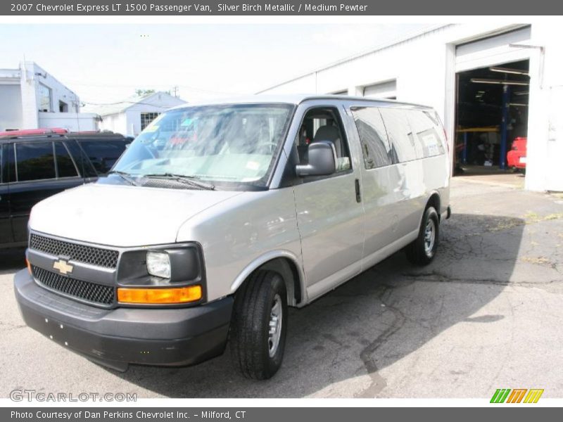Silver Birch Metallic / Medium Pewter 2007 Chevrolet Express LT 1500 Passenger Van