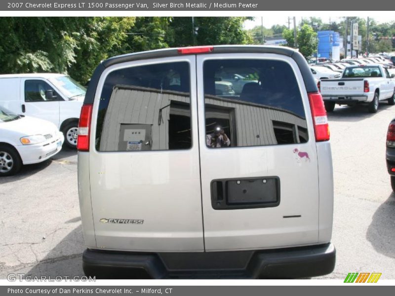 Silver Birch Metallic / Medium Pewter 2007 Chevrolet Express LT 1500 Passenger Van