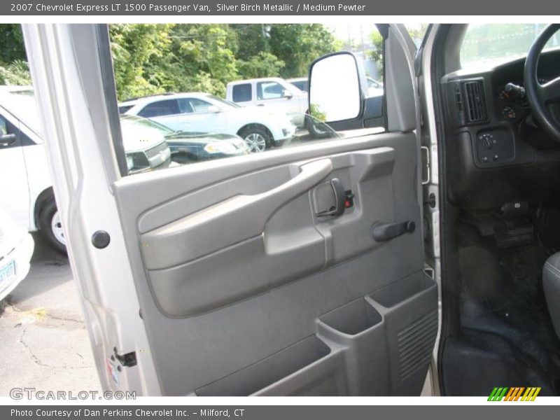 Silver Birch Metallic / Medium Pewter 2007 Chevrolet Express LT 1500 Passenger Van
