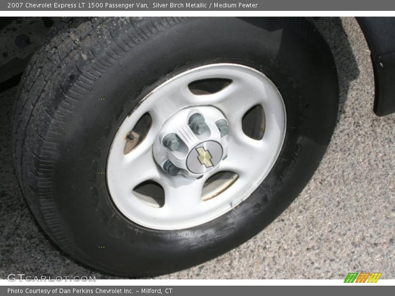 Silver Birch Metallic / Medium Pewter 2007 Chevrolet Express LT 1500 Passenger Van