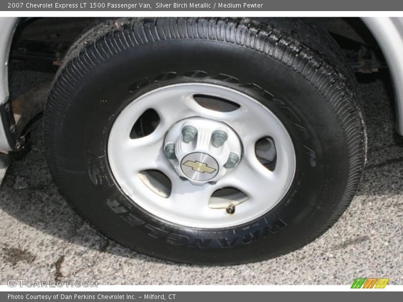 Silver Birch Metallic / Medium Pewter 2007 Chevrolet Express LT 1500 Passenger Van