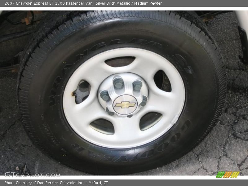 Silver Birch Metallic / Medium Pewter 2007 Chevrolet Express LT 1500 Passenger Van