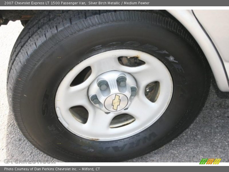 Silver Birch Metallic / Medium Pewter 2007 Chevrolet Express LT 1500 Passenger Van