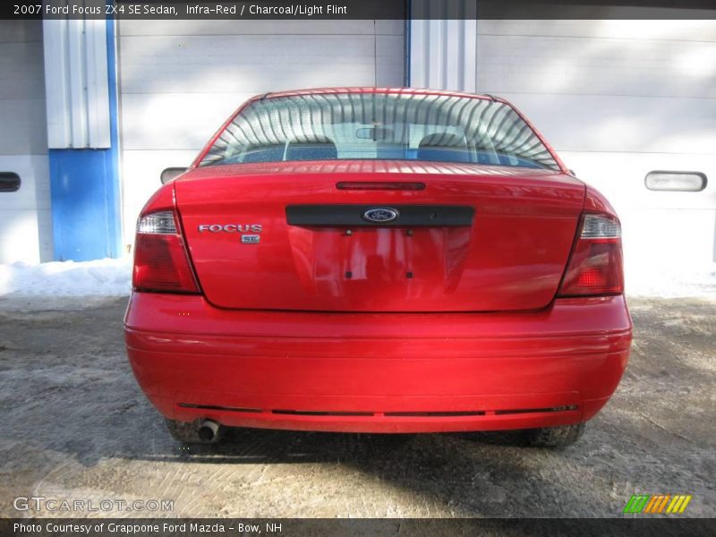 Infra-Red / Charcoal/Light Flint 2007 Ford Focus ZX4 SE Sedan