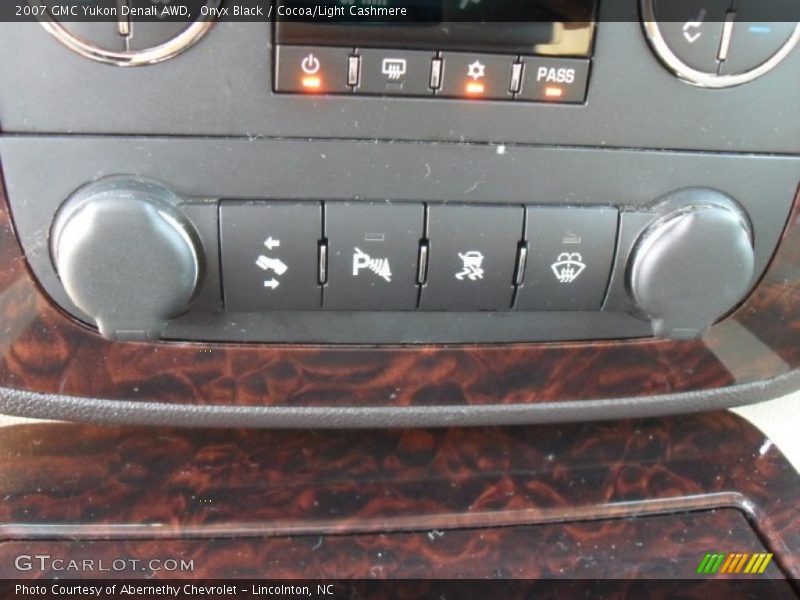 Onyx Black / Cocoa/Light Cashmere 2007 GMC Yukon Denali AWD