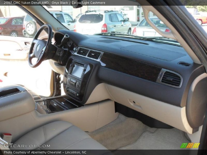 Onyx Black / Cocoa/Light Cashmere 2007 GMC Yukon Denali AWD