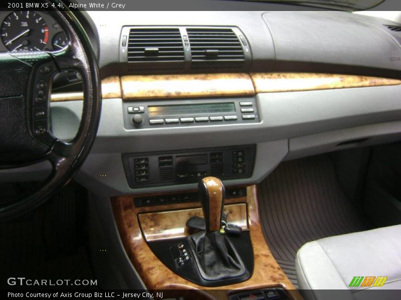 Alpine White / Grey 2001 BMW X5 4.4i