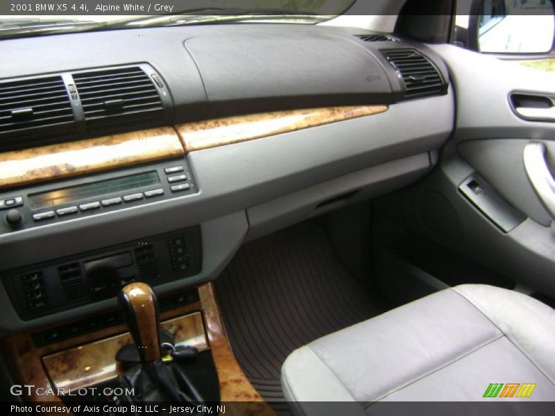 Alpine White / Grey 2001 BMW X5 4.4i