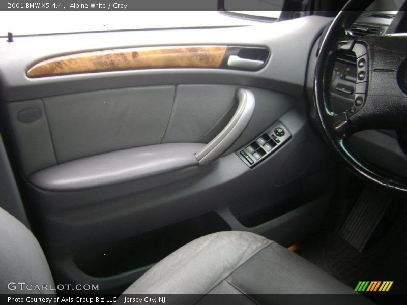 Alpine White / Grey 2001 BMW X5 4.4i