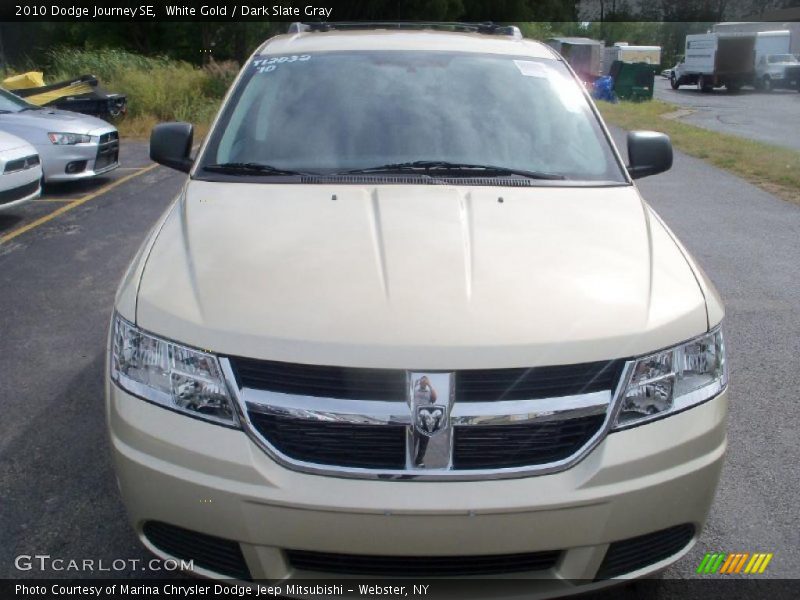 White Gold / Dark Slate Gray 2010 Dodge Journey SE