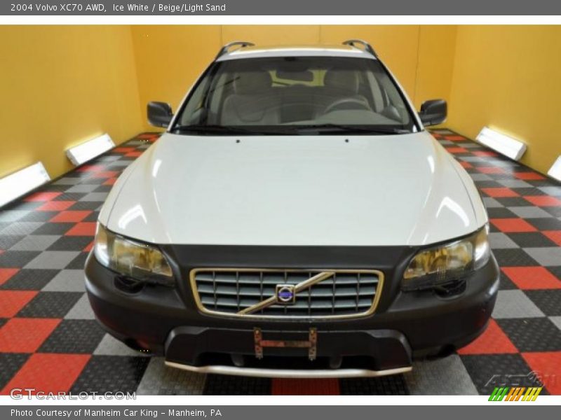 Ice White / Beige/Light Sand 2004 Volvo XC70 AWD