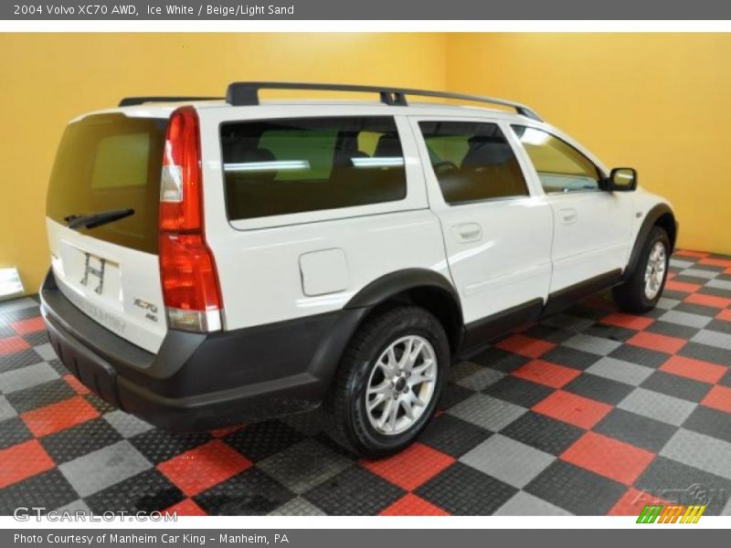 Ice White / Beige/Light Sand 2004 Volvo XC70 AWD
