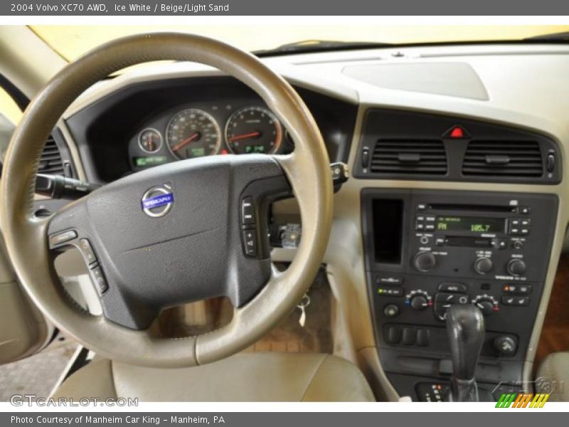 Ice White / Beige/Light Sand 2004 Volvo XC70 AWD