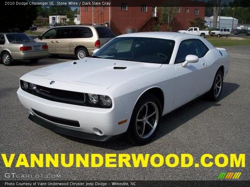 Stone White / Dark Slate Gray 2010 Dodge Challenger SE