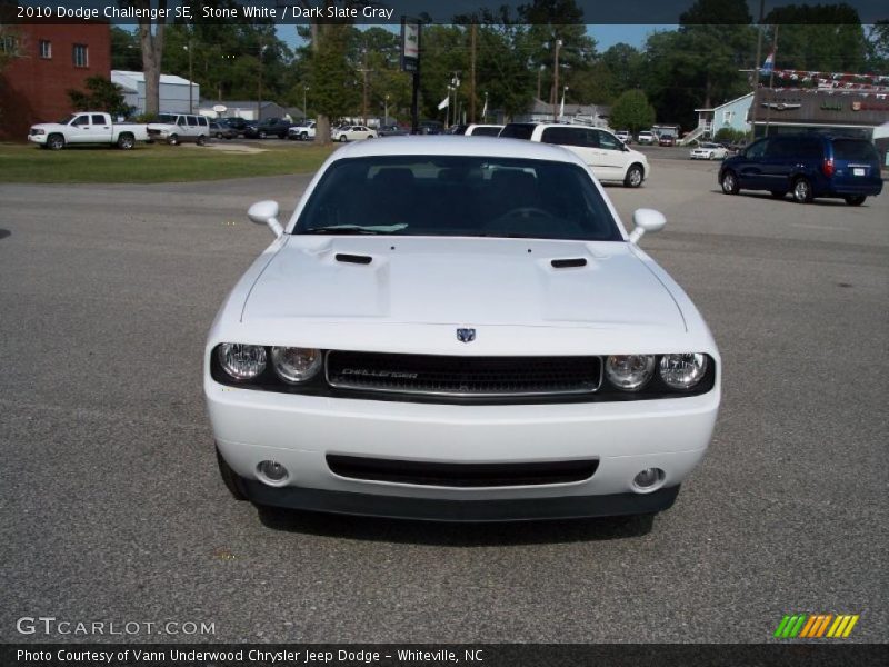 Stone White / Dark Slate Gray 2010 Dodge Challenger SE