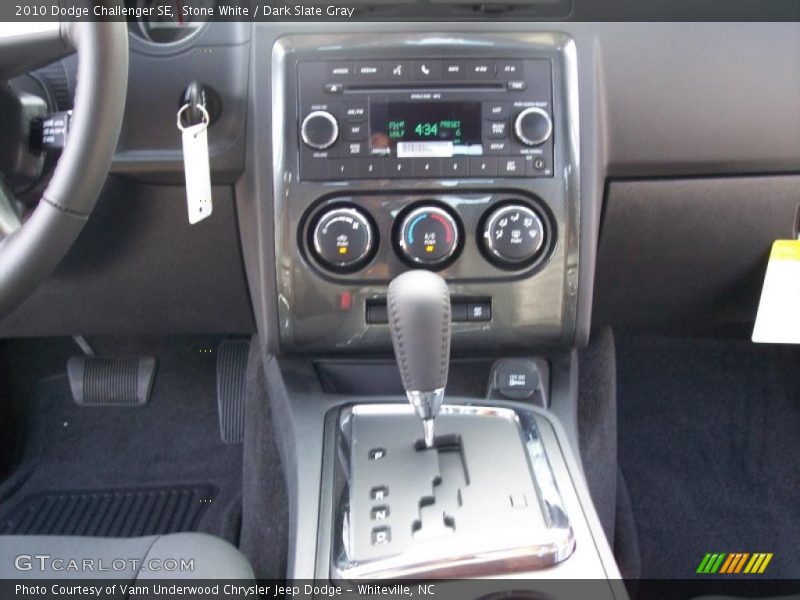 Stone White / Dark Slate Gray 2010 Dodge Challenger SE